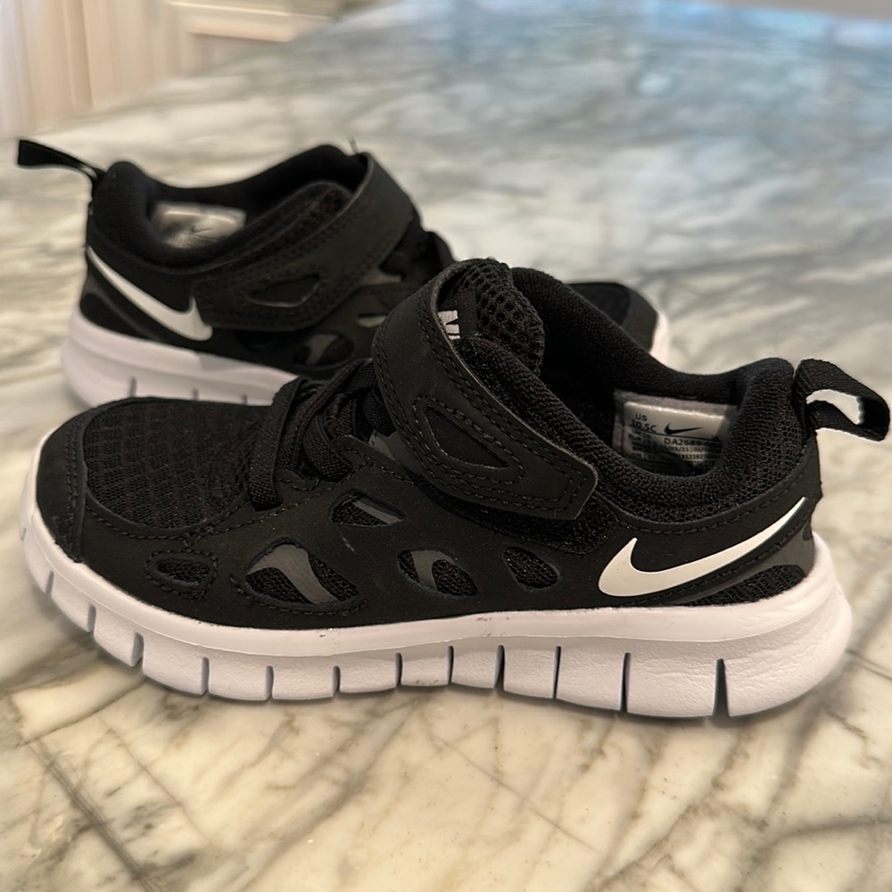 Nike toddler sneakers size 10.5
